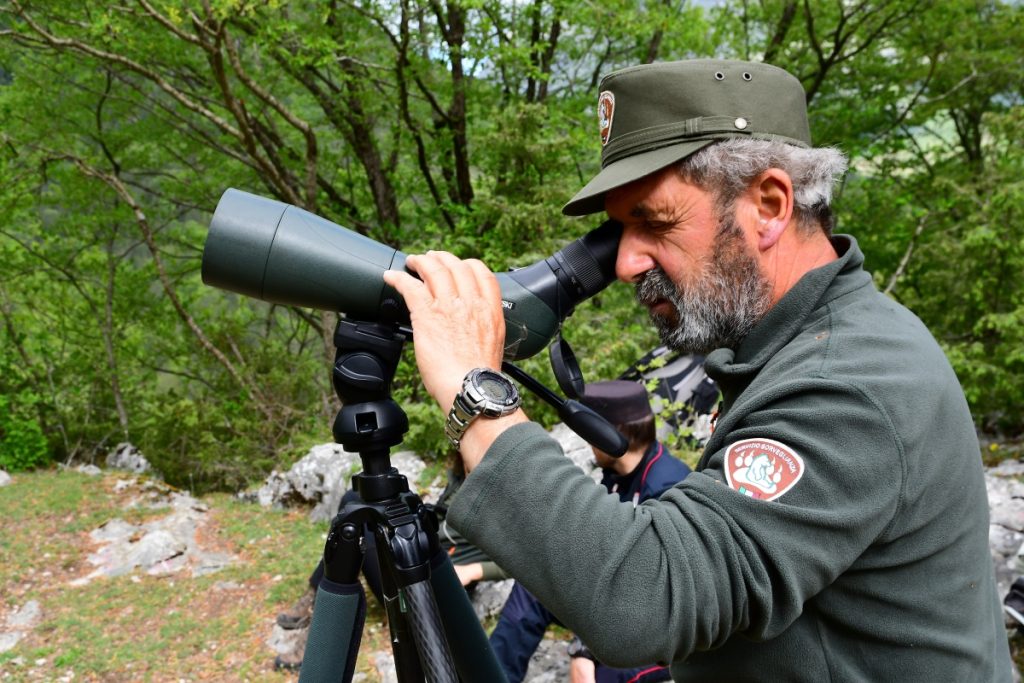 Un guardiaparco al lavoro, foto SA