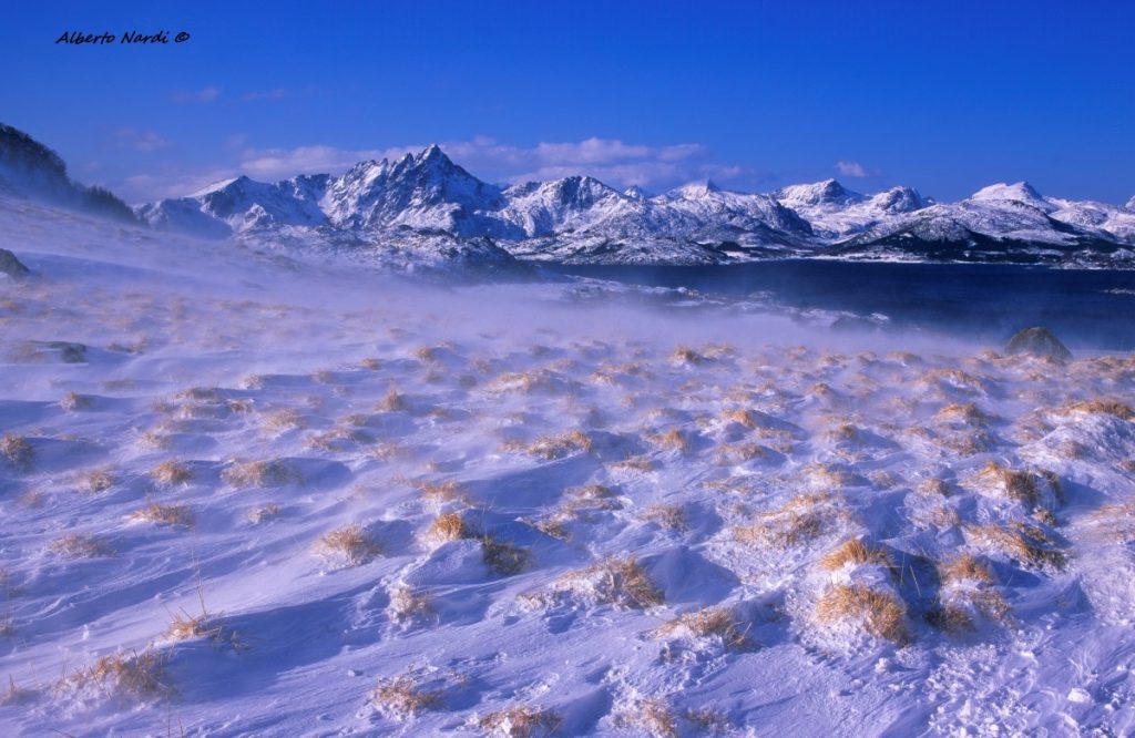 Una tempesta di neve solleva il nevischio. Foto Alberto Nardi