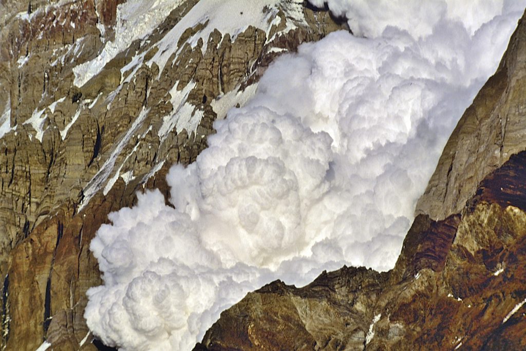 Una valanga sulla parete Sud dell