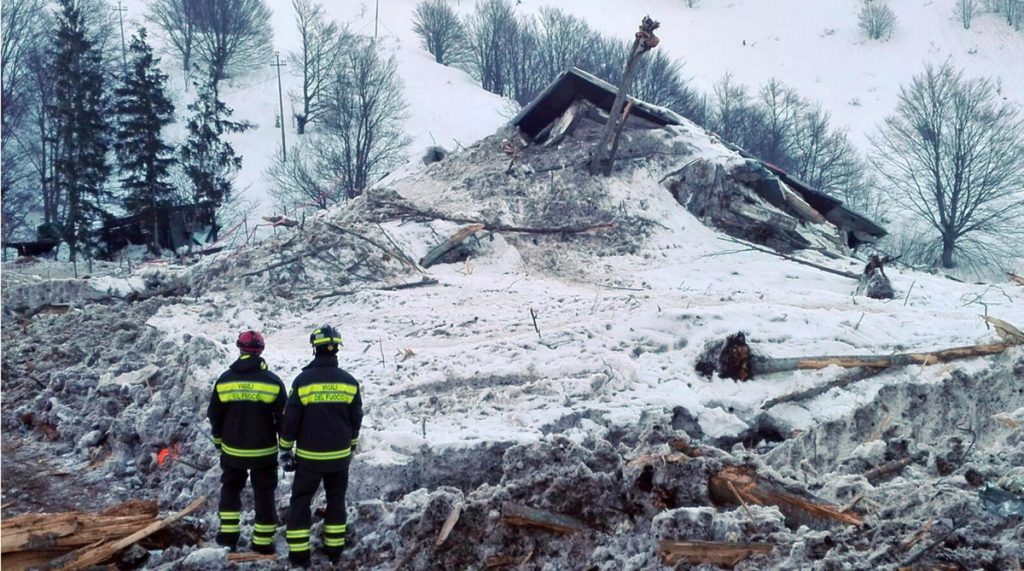 Vigili del Fuoco sulla scena del disastro. Foto Matteo Guidelli ANSA