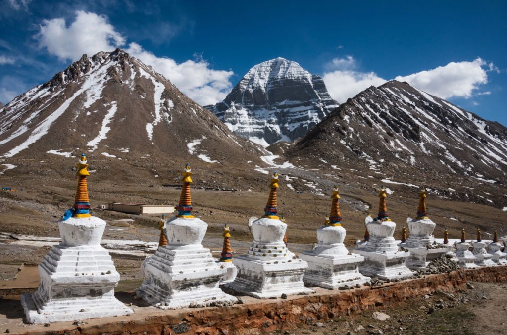 Il tradizionale pellegrinaggio intorno alla montagna è stato vietato ai cittadini indiani che non possono più accedere alla zona. @AdobeStock