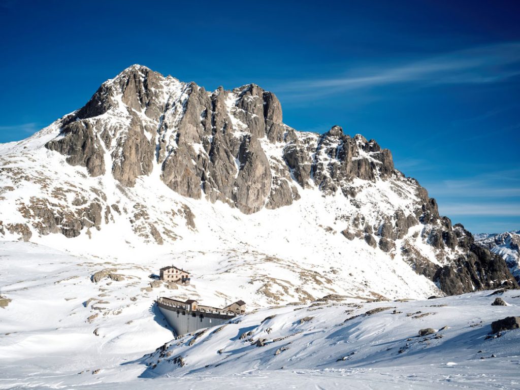 Il rifugio Tita Secchi ai piedi del Cornone di Blumone