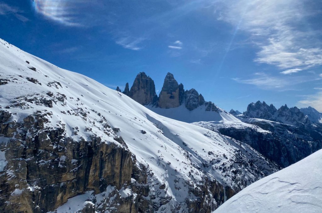 Le Tre Cime di Lavaredo viste da sopra passo Rondoi. Foto Melania Lunazzi