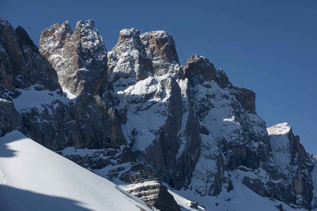 A tu per tu con le pareti delle Odle. Foto Roberto Carnevali