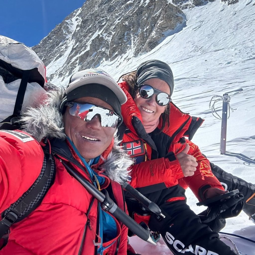 Tenjen Lama Sherpa e Kristin Harila. FB Tenjen Sherpa