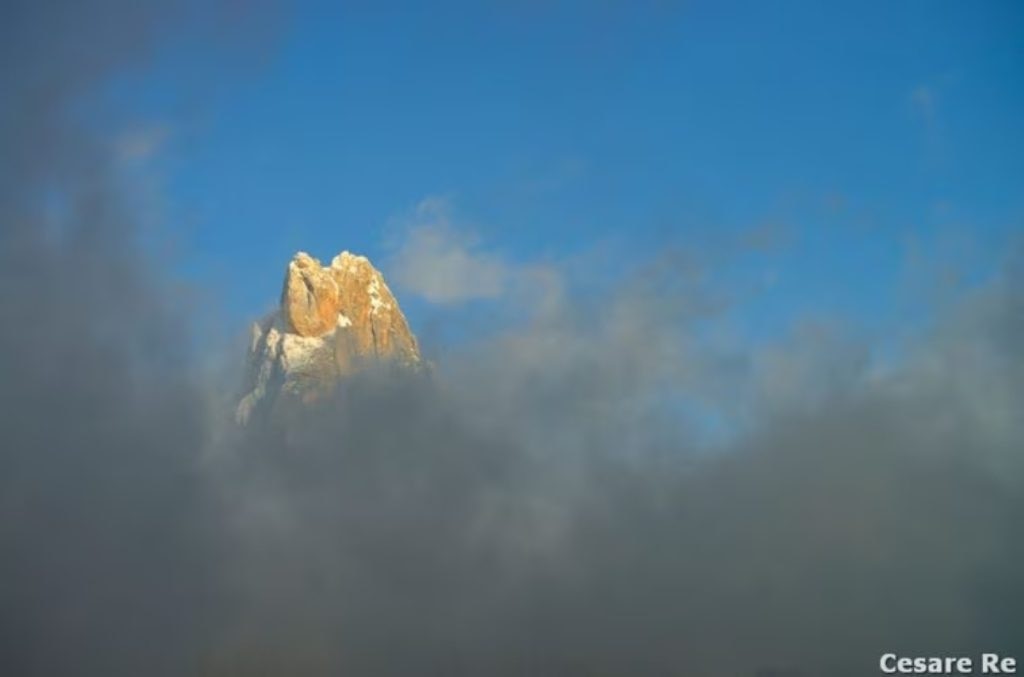 Tramonto sul Cimon della Pala, in Trentino. Foto Cesare Re