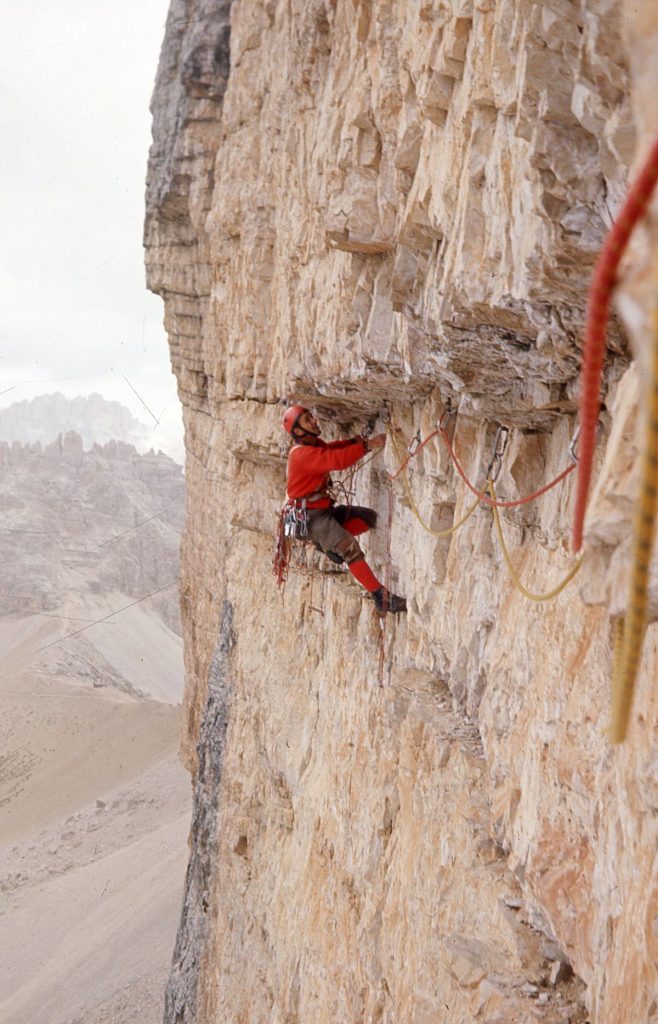 Anni 60, una delle prime foto a colori del maglione rosso. Foto Archivio Ragni della Grignetta