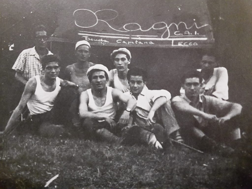Anno 1948. I primi Ragni in campeggio al Pian dei Resinelli. Foto Archivio Ragni della Grignetta