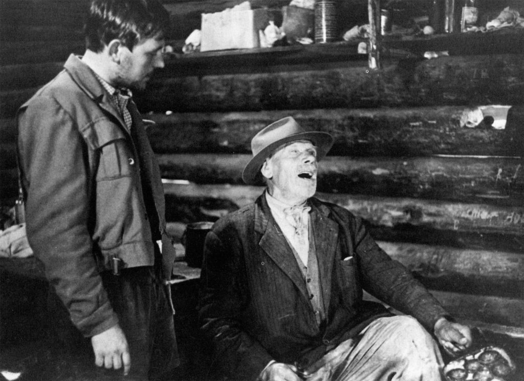 Attori non professionisti magistralmente diretti da Olmi rendono ancora più realistico il racconto