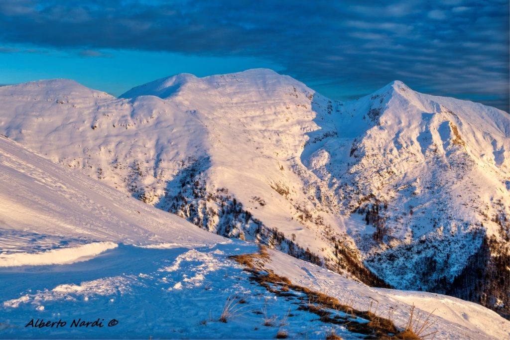 Cima Grem e Cima Foppazzi viste dal versante sud del Pizzo Arera. Foto Alberto Nardi