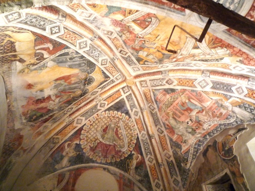 Gli affreschi tardogotici del Santuario di San Magno. Foto Lorenzo Volpe