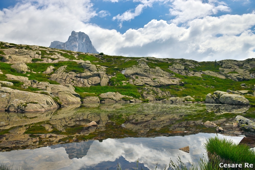 Il Cimon della Pala, dalla zona della Cavallazza. Un “semplice” 24 mm, dallo zoom 24-70 2,8 afg. La prospettiva è molto ravvicinata. 