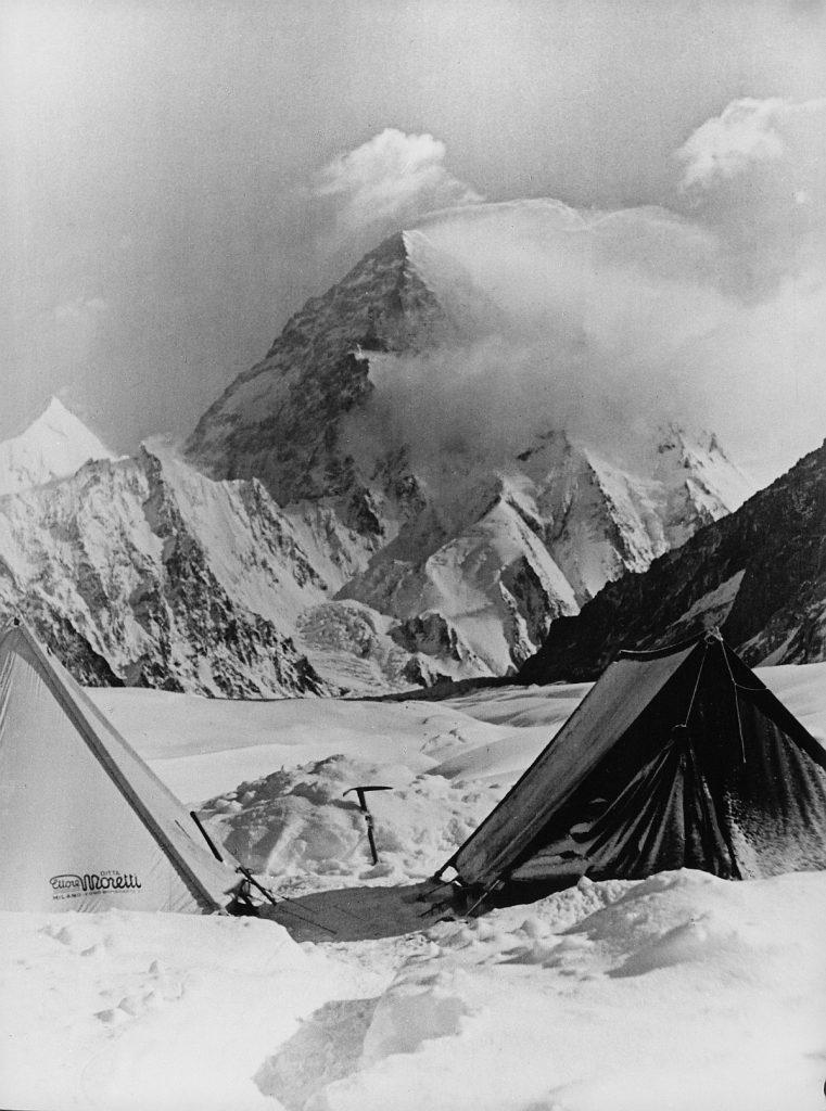 Il K2 dal Ghiacciaio Concordia. Foto Mario Fantin, Centro Documentazione Museo Nazionale della Montagna - CAI Torino