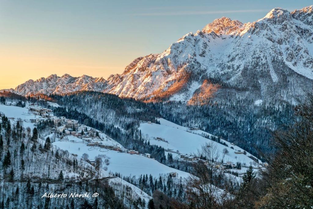 Il Monte Alben e Zambla Alta. Foto Alberto Nardi