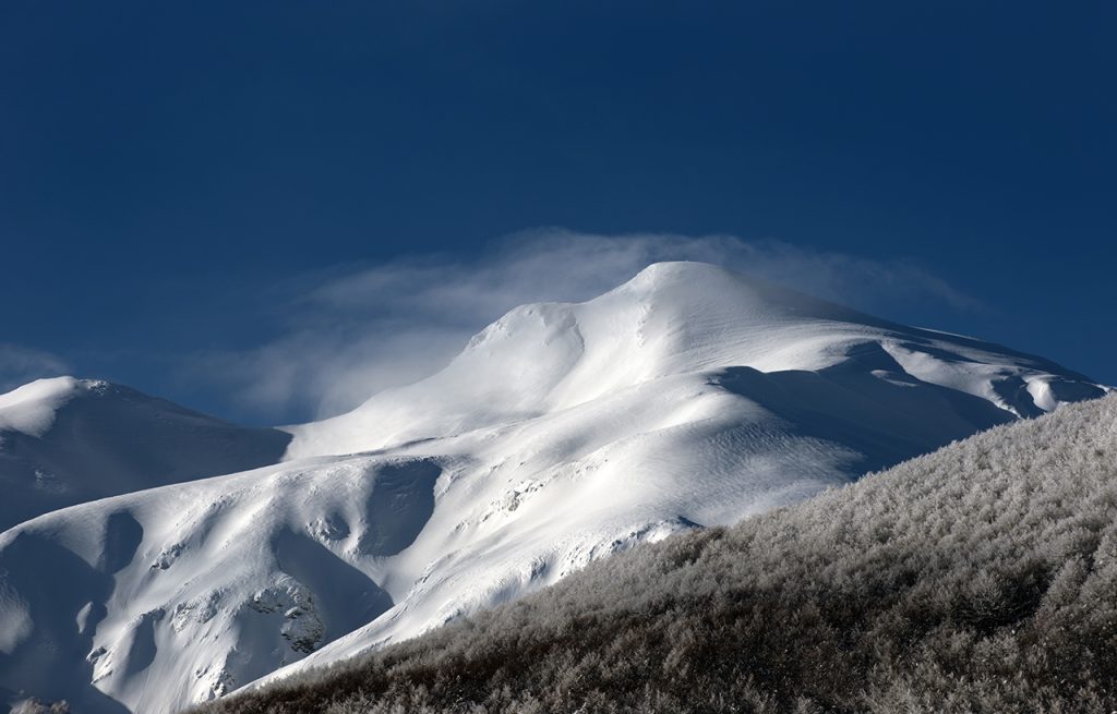 Il Monte Cusna visto da Monteorsaro. Foto Roberto Carnevali