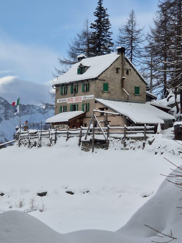 Il Rifugio Crosta, di proprietà del CAI Gallarate