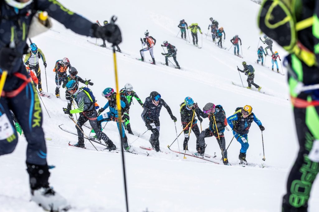 Il gruppo sotto la nevicata. Foto Stefano Jeantet