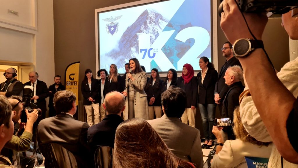 Il ministro Santanchè con le alpiniste, foto Stefano Ardito