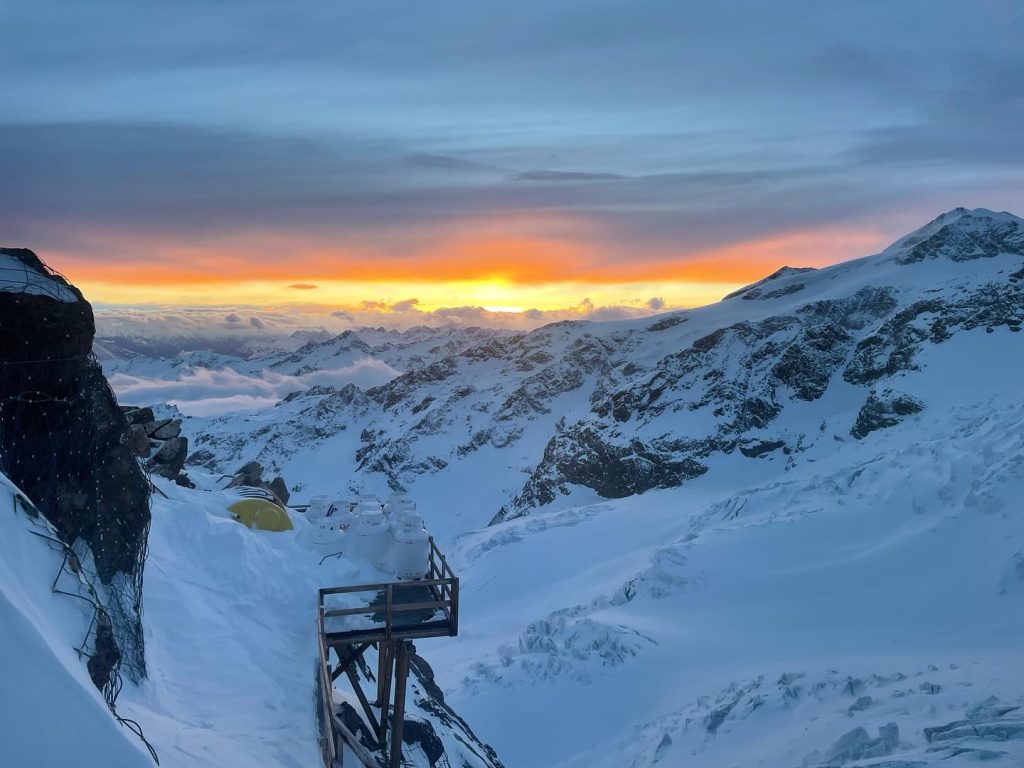 Il panorama verso la pianura dalla Capanna Gnifetti FB Rifugi Monterosa