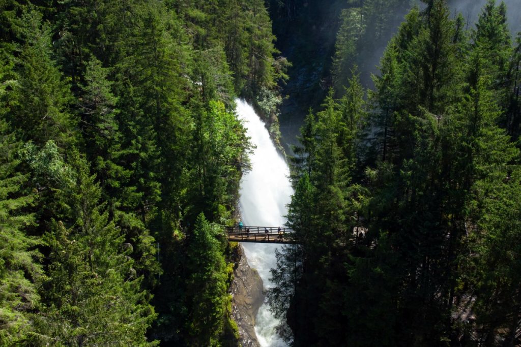 Il ponte che attraversa le Cascate di Riva, in Alto Adige @ AdobeStock