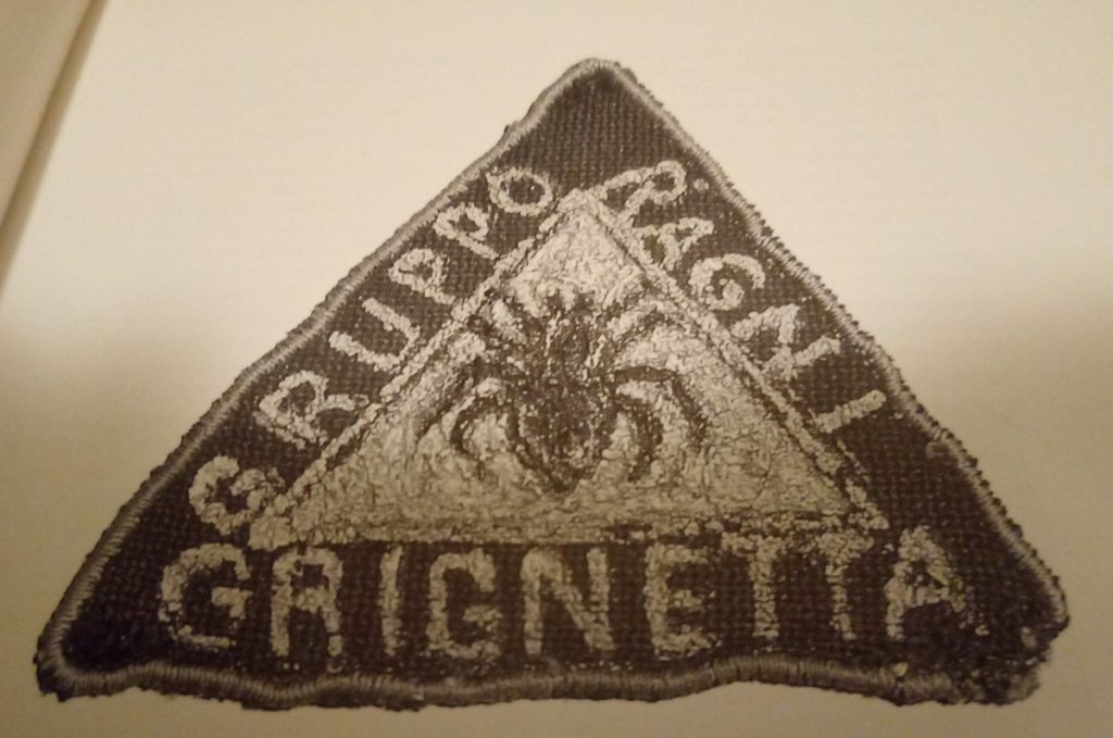 Il primo stemma del Gruppo. Al tempo il ragno aveva otto gambe. Foto Archivio Ragni della Grignetta