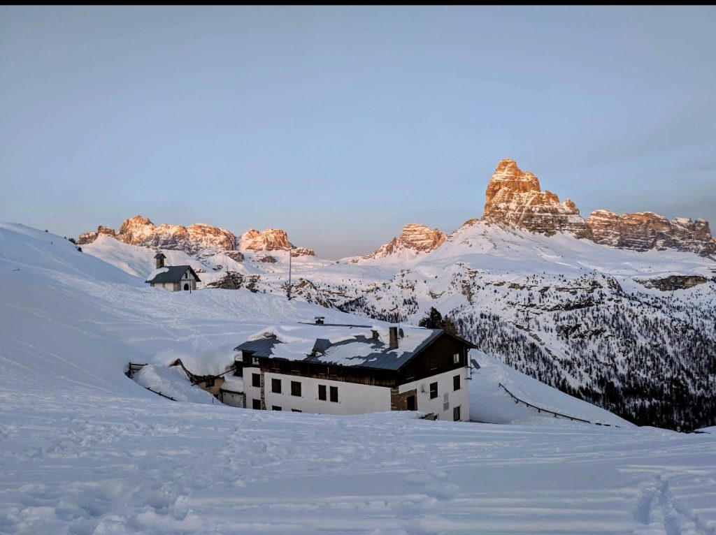 Il rifugio Angelo Bosi al Monte Piana. Foto Sofia De Francesch