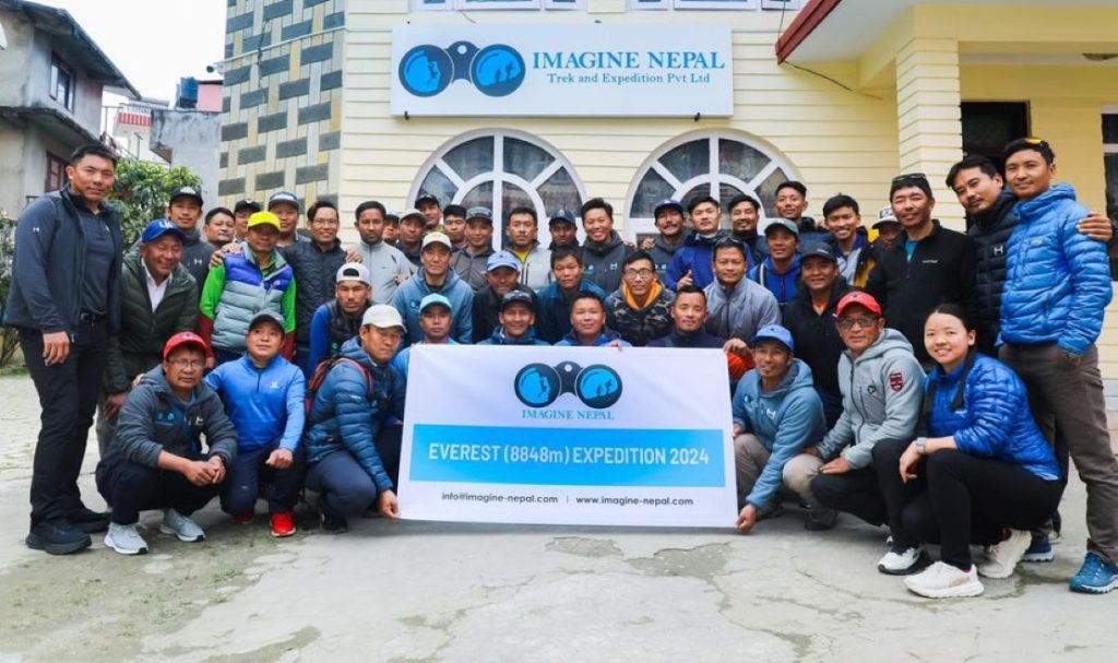 Il team di Imagine Nepal alla partenza da Kathmandu