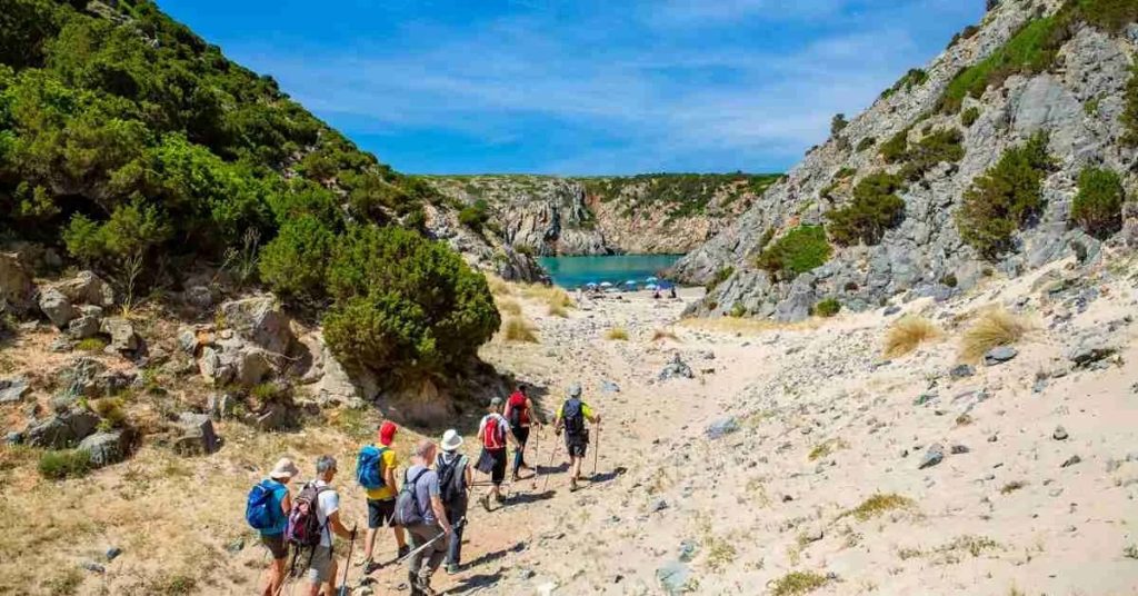In cammino verso Cala Domestica, in Sardegna