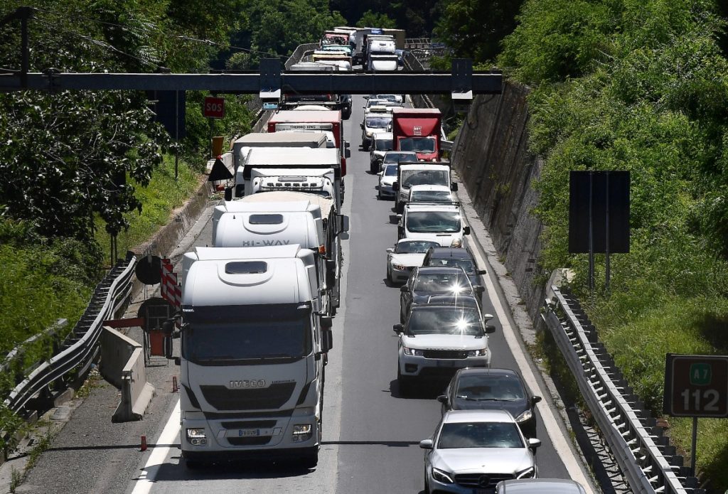 In coda verso la montagna @Ansa