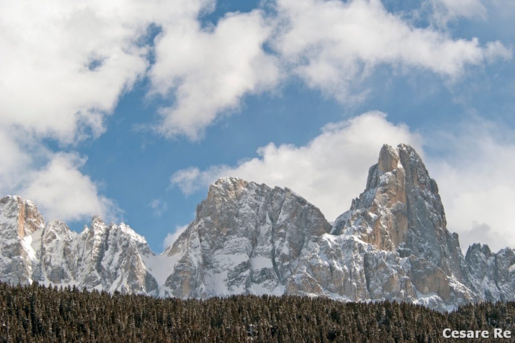 La Cima Vezzana e il Cimon della Pala a destra. Foto Cesare
