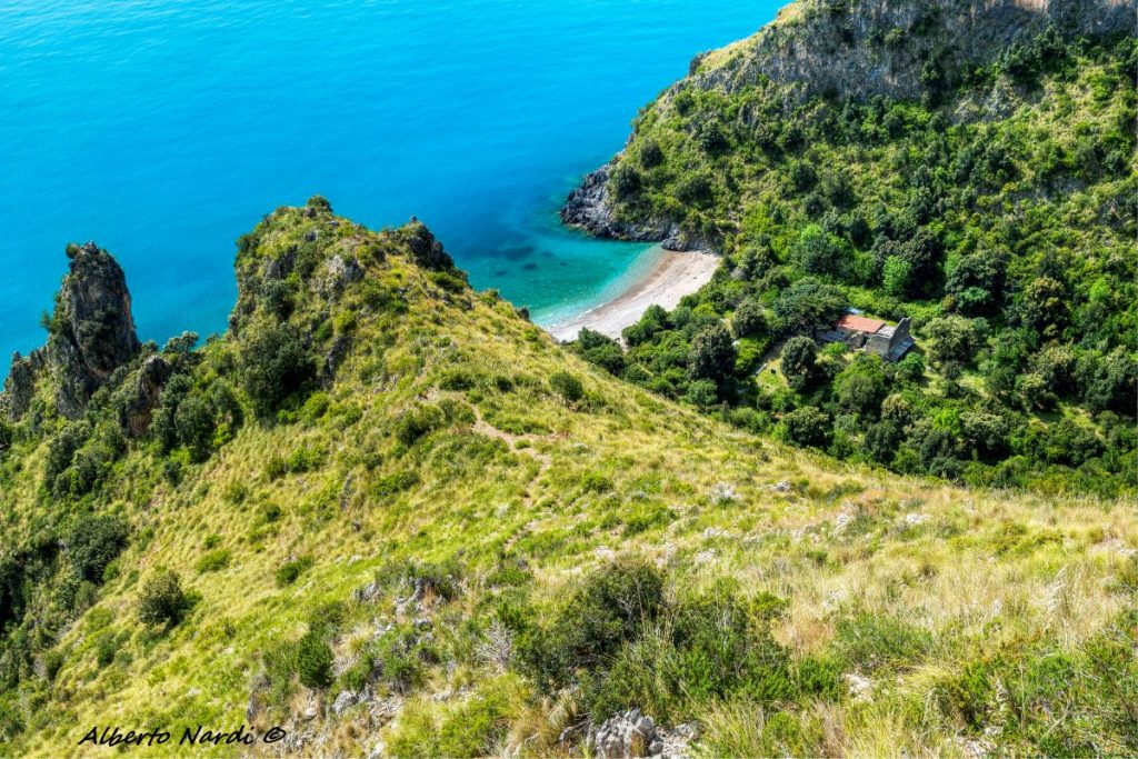 La baia dei Francesi e il Vallone del Marcellino. Foto Alberto Nardi