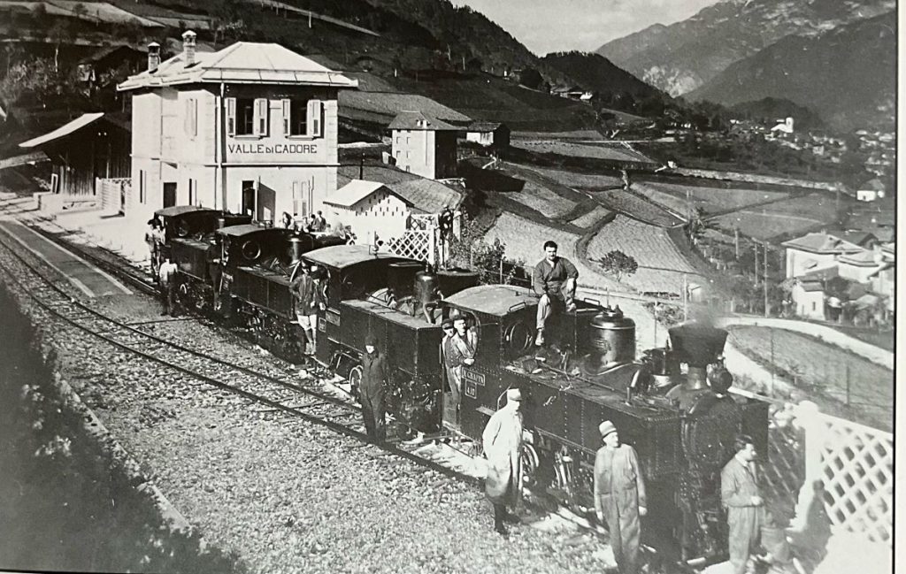 La stazione di Valle di Cadore @ La Ferrovia delle Dolomiti, Ed. Athesia