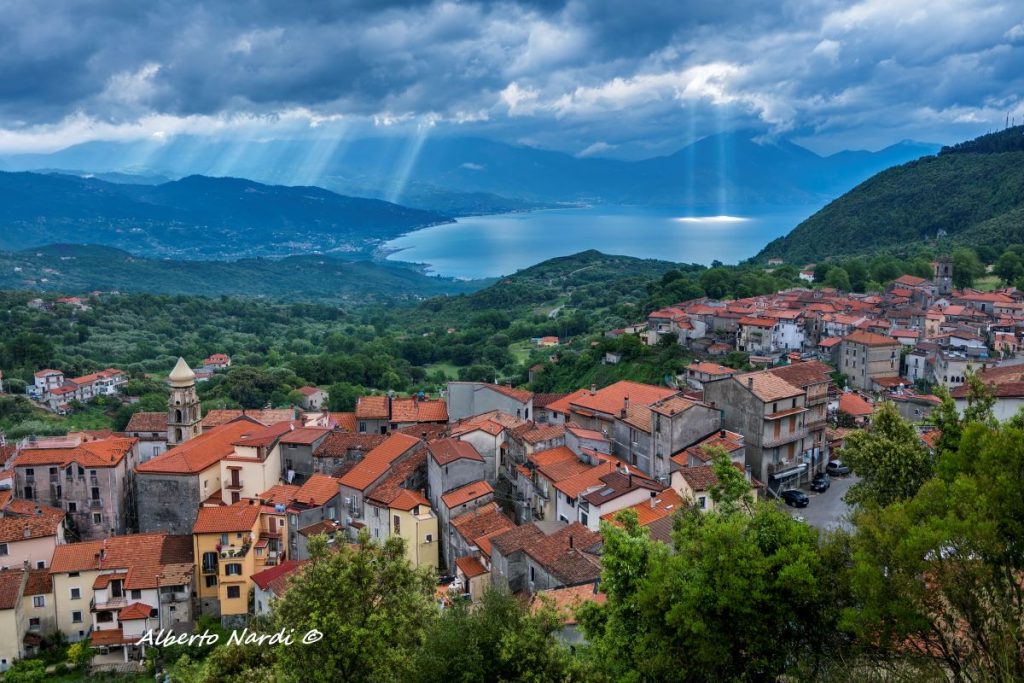 San Giovanni a Piro e il Golfo di Policastro. Foto Alberto Nardi