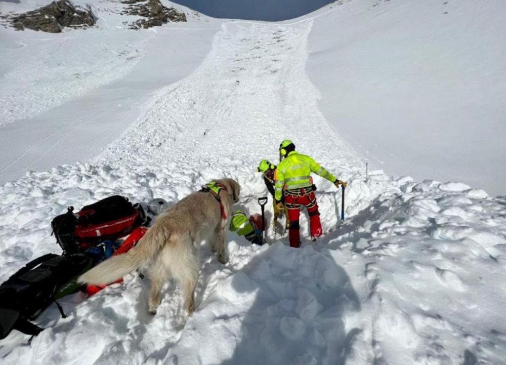 Soccorso in valanga. Foto ANSA