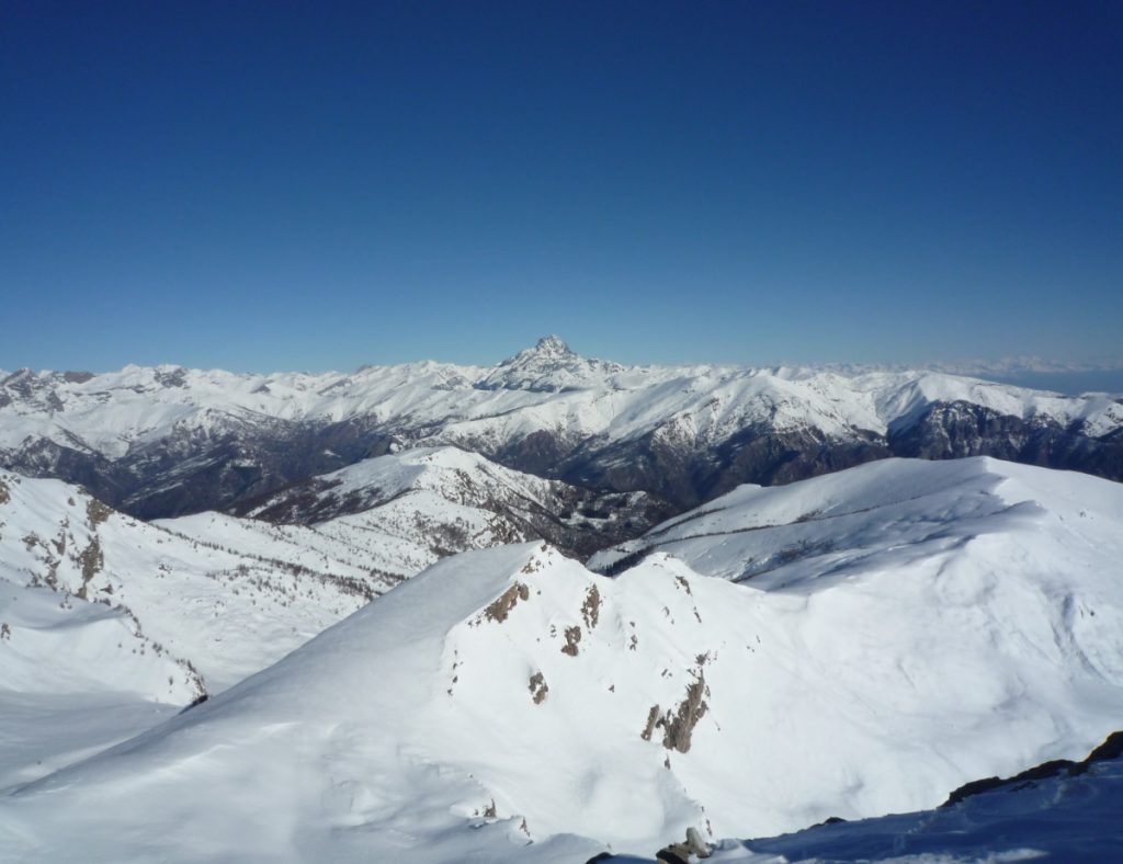 Uno sguardo verso il Monviso. Foto Lorenzo Volpe