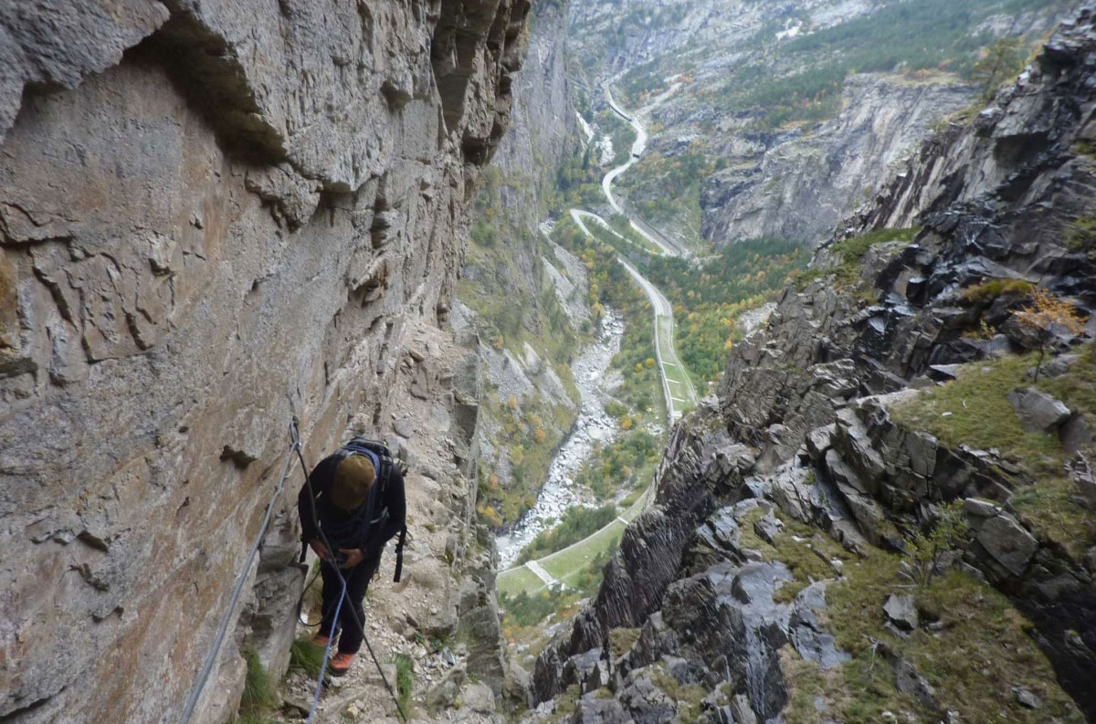 La Giurva, difficile forra utilizzata da spalloni e boscaioli  sulla via del Sempione