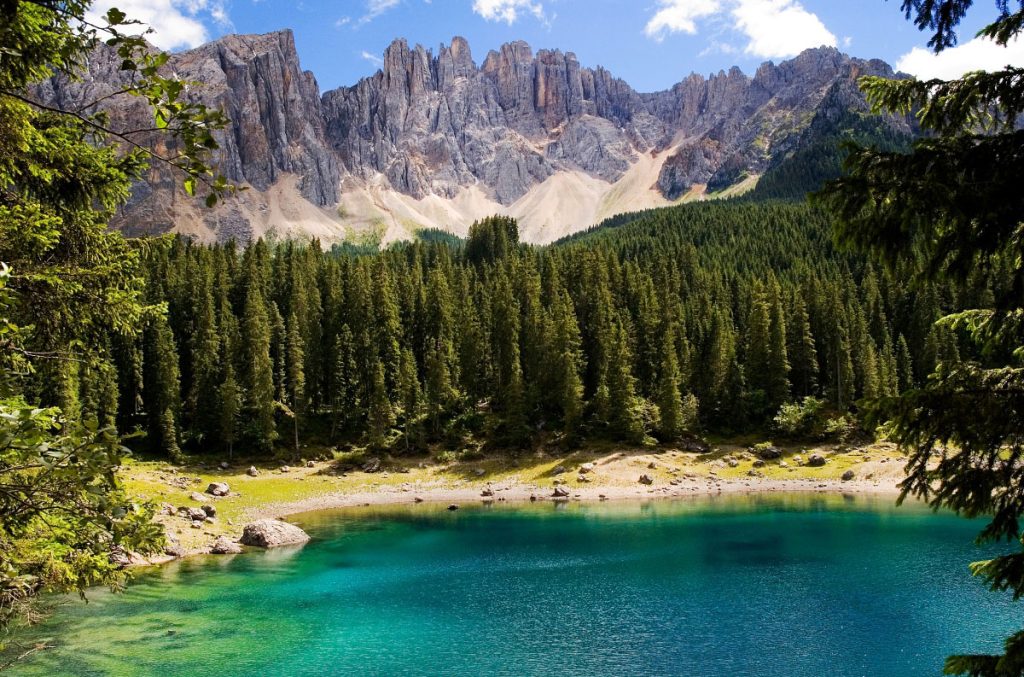 La combinazione armoniosa degli elementi che sono alla base della magia delle Dolomiti @ AdobeStock