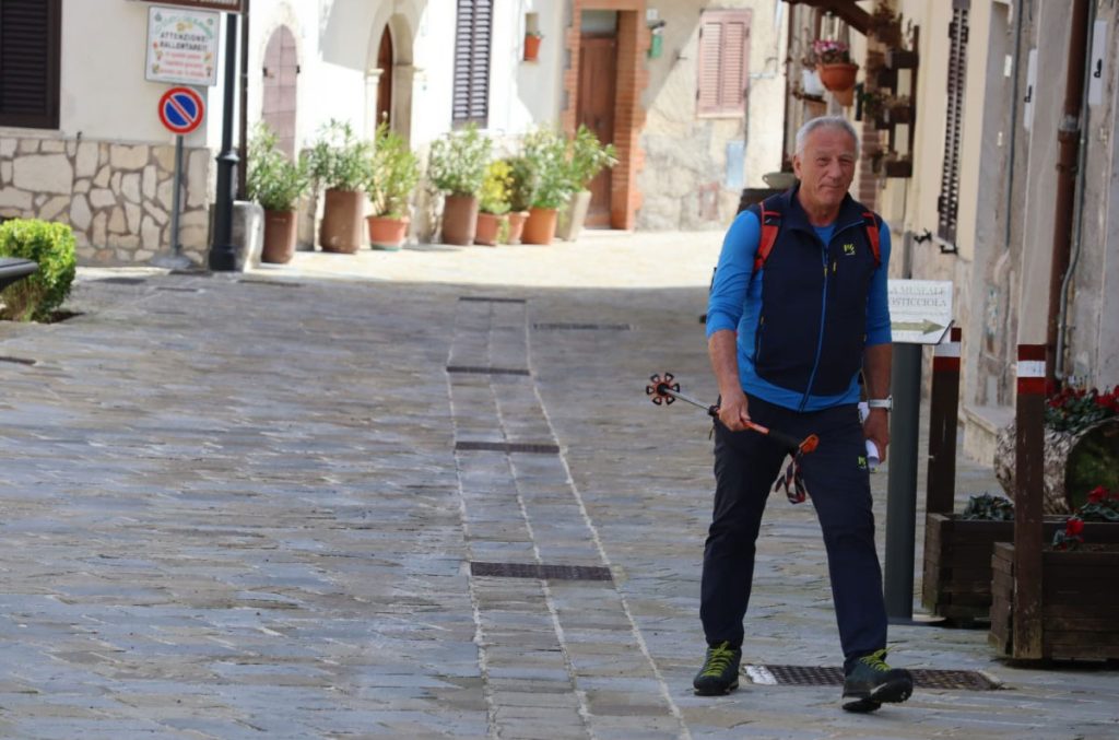 Lino Zani durante la registrazione della puntata dedicata al Cammino della Sibilla