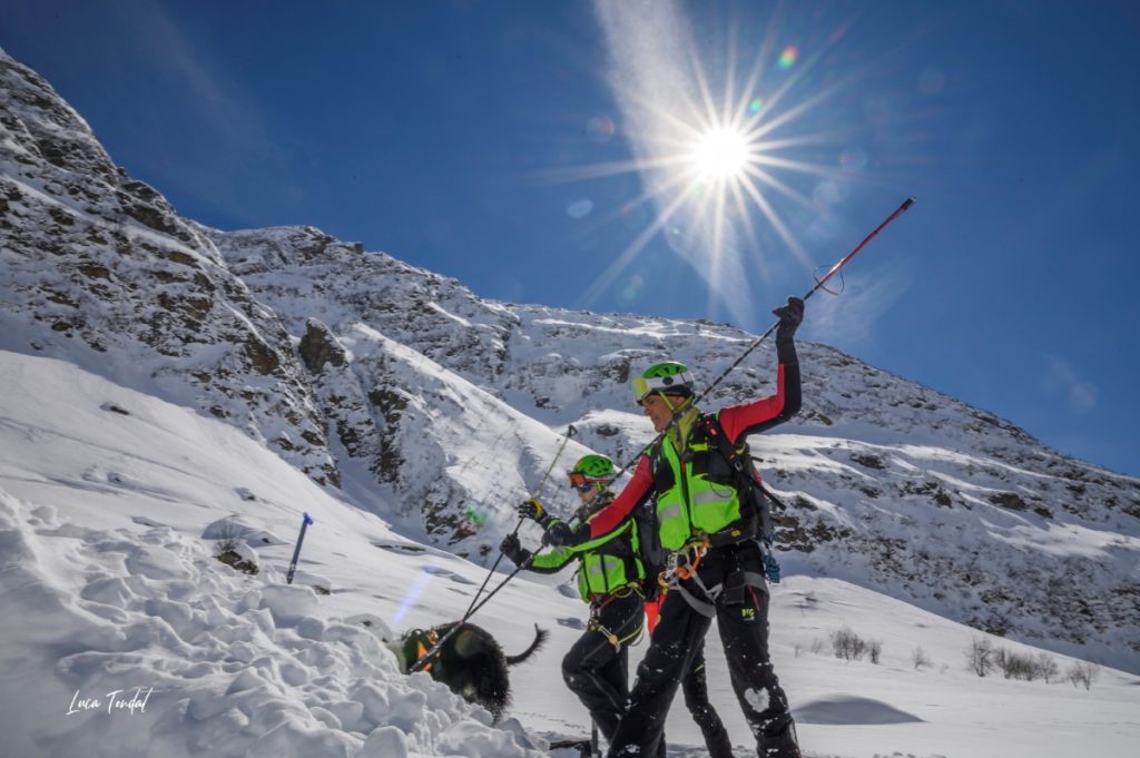 Addestramento soccorso in valanga. Foto Luca Tondat, CNSAS