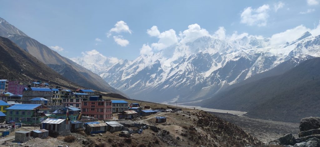 Il villaggio di Kyanijng Gompa, dove si trova ora Vielmo. Foto Mario Vielmo