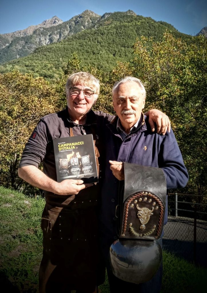 Mauro Savin (a sinistra) con lo scrittore Giovanni Mocchi. FB Giovanni Mocchi