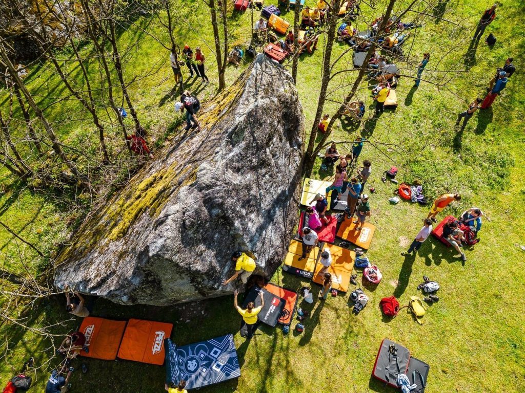 Melloblocco è il più partecipato raduno di boulder al mondo. Foto Klaus Dell'Orto