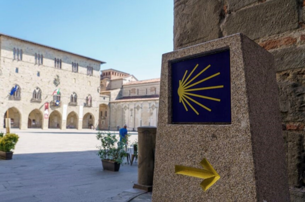 Segnaletica sul Cammino di San Jacopo, che va da Firenze a Livorno