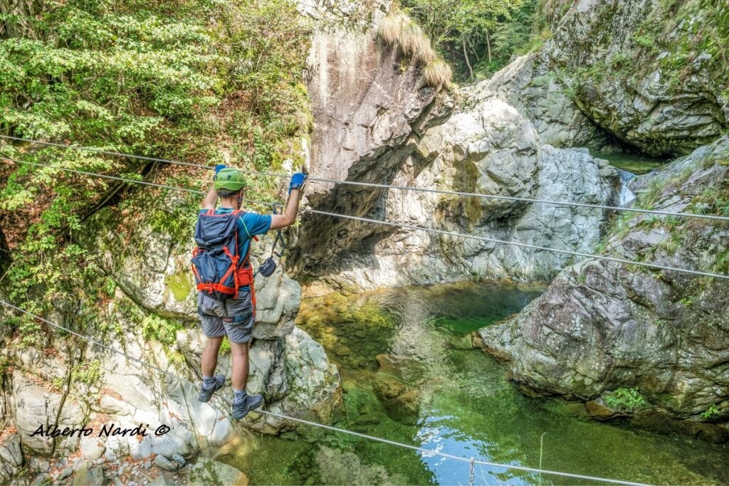 Attraversando la forra. Foto Alberto Nardi