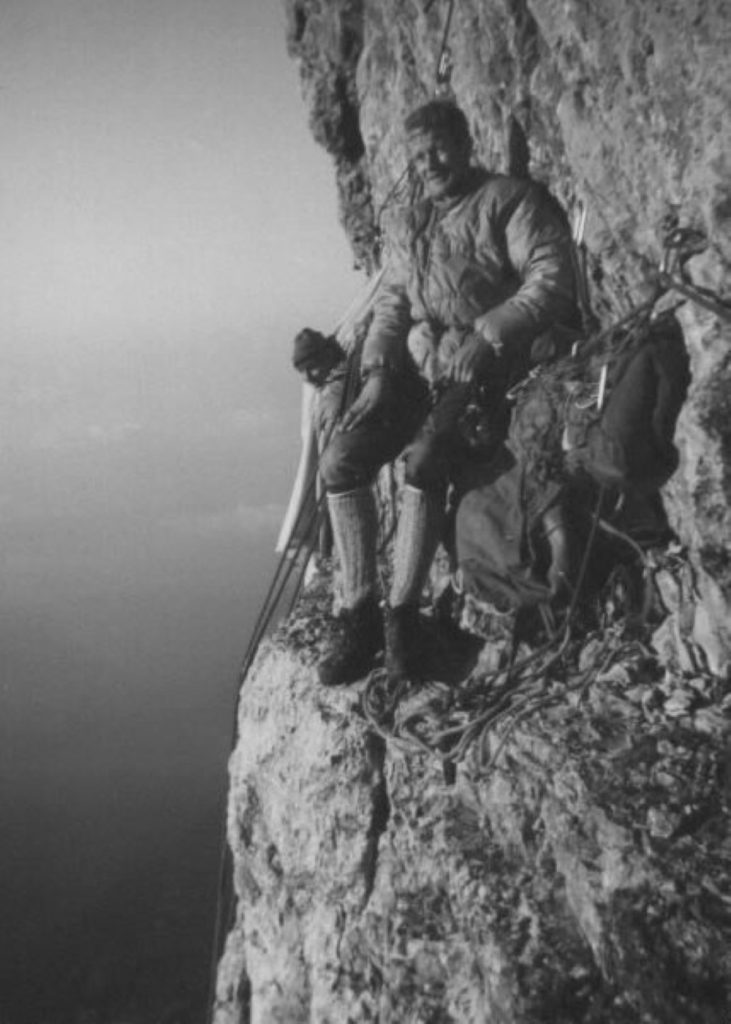 Bivacco sulla Via degli Strapiombi sulla cima d