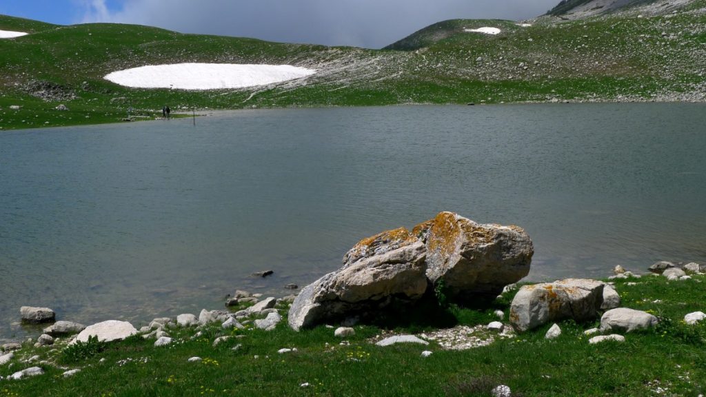 Il Lago della Duchessa al disgelo, foto Stefano Ardito