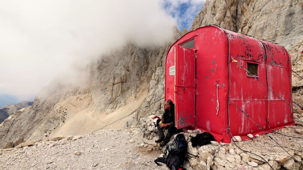 Il bivacco Bafile, Gran Sasso, foto Stefano Ardito