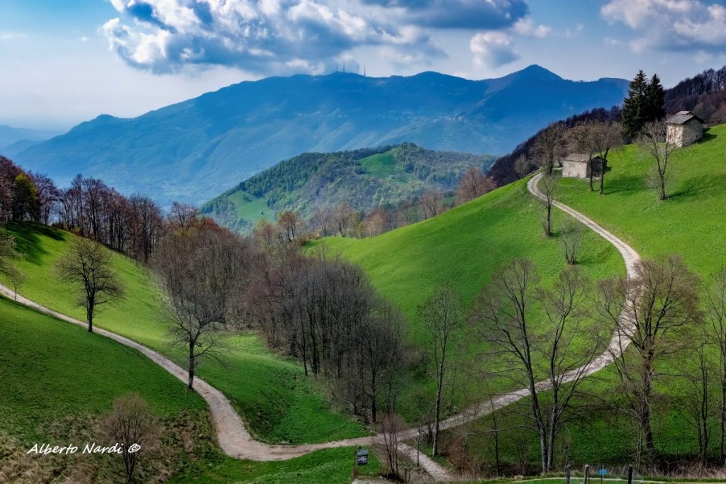 Il panorama sul Monte Tesoro e su Il Pizzo che si gode dall