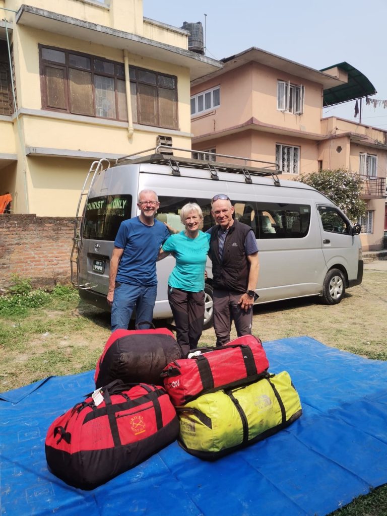 Nives, Romano e Peter appena arrivati a Kathmandu