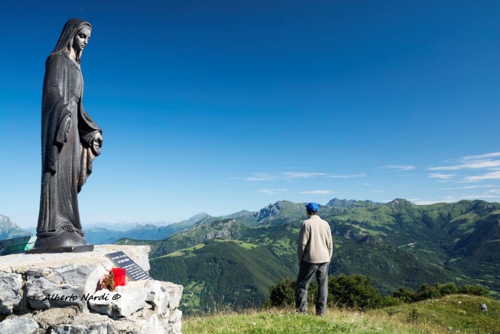 La Madonna ai Canti, sul monte omonimo spartiacque tra la valle Imagna e la Val Taleggio. Foto Alberto Nardi